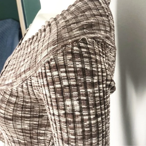 🤎 Love By Design Slim-Fit Brown Stretch Sweater | Size Medium🤎 - Picture 5 of 7